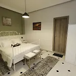 Panos House Apartman *